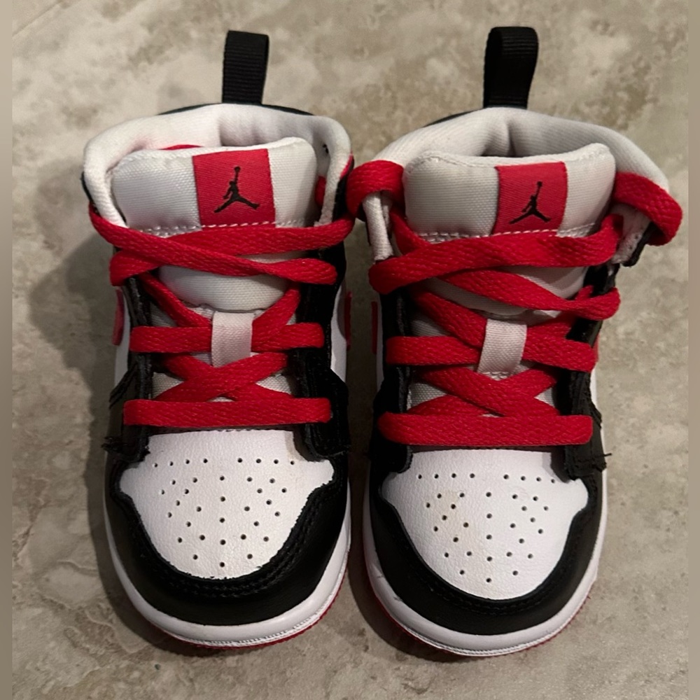 Air Jordan 1 Mid TD 'White Very Berry' - Picture 2 of 6
